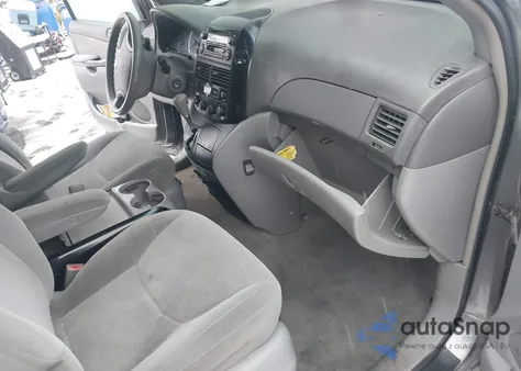 2004 Toyota Sienna Le z USA, uszkodzony, nr VIN 5TDZA23C44S107593